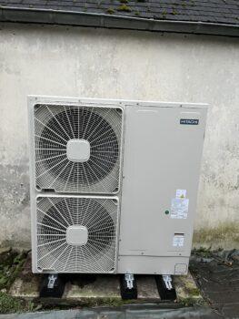Installation d'une pompe à chaleur HITACHI à CERENCES 50510
