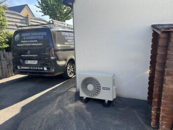Installation d’un chauffe-eau thermodynamique Hitachi Yutempo 270 L à Montmartin sur Mer - Unité extérieure